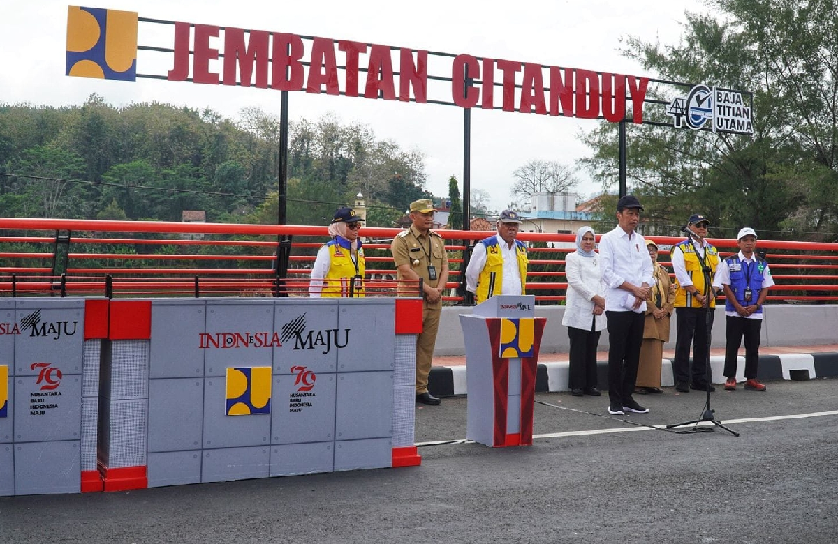 Presiden Jokowi Resmikan 22 Ruas Jalan dan Jembatan di Jawa Barat untuk Tingkatkan Konektivitas