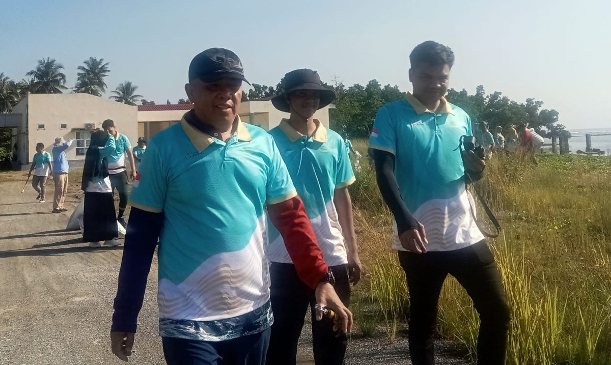 TKBM Morowali Sambut Harhubnas dengan Aksi Bersih Pantai_trends.co.id