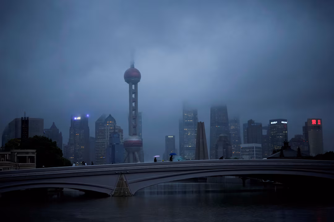 Topan Bebinca Menerjang Shanghai