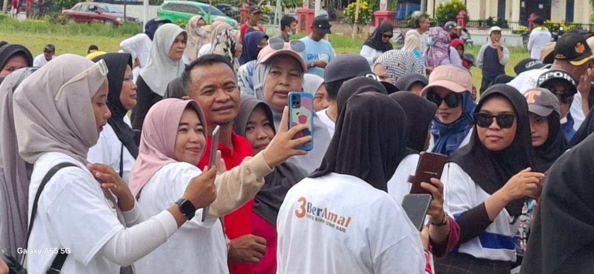 Warga Libureng Antusias Jalan Santai Bersama Andi Asman Sulaiman