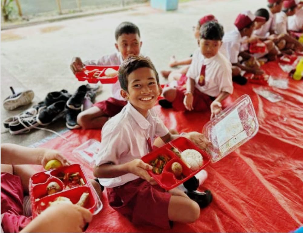 Dukung Upaya Pemerintah, PHE OSES Bagikan 521 Porsi Makan Bergizi di Kepulauan Seribu