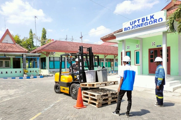 LPK PEM Indonesia dan Dinperinaker Bojonegoro Gelar Pelatihan Operator Forklift Gratis