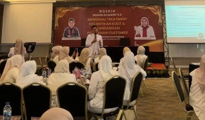 Coach Reza Harry Bastian Latih Mitra BG Skin di BG Skin Academy 5.0