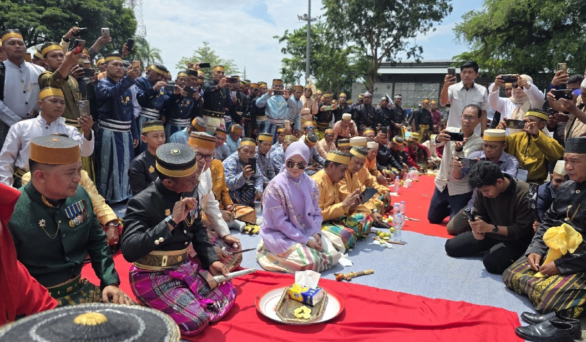 Mattompang Akbar 10.000 Bilah: Euforia Budaya di Tanah Bone_trends.co.id