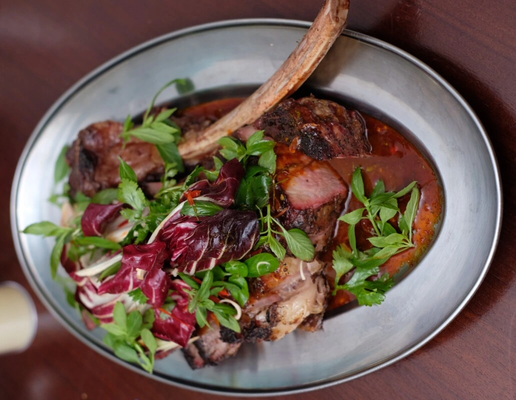 Wood Grilled OP Ribs Australian Grain Fed OP Ribs, Chili Jam, Thai Basil, Coriander and Lime. (Foto: Istimewa/Trends.co.id)