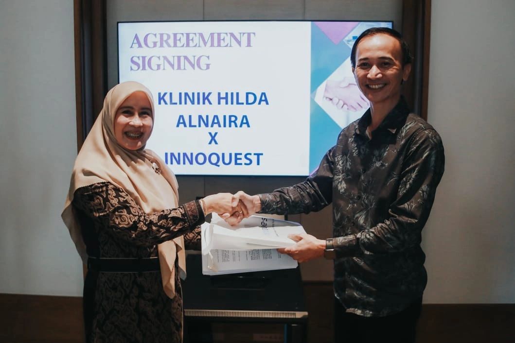 Owner Klinik Hilda Alnaira Bidan Hilda Martina dan CEO Innoquest Indonesia I Putu Deddy Suhartawan. (Foto: Istimewa/Trends.co.id)