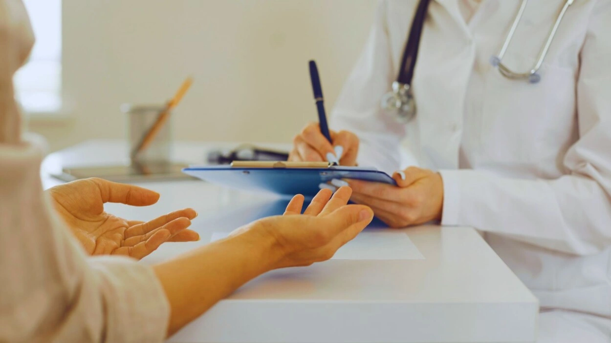 Rumah sakit tetap harus menjalankan aspek administrasi secara tertib dan akunteabl pada pasien dengan status kepesertaan BPJS Kesehatan nonaktif sementara. (Foto: Ilustrasi/TRENDS.co.id)