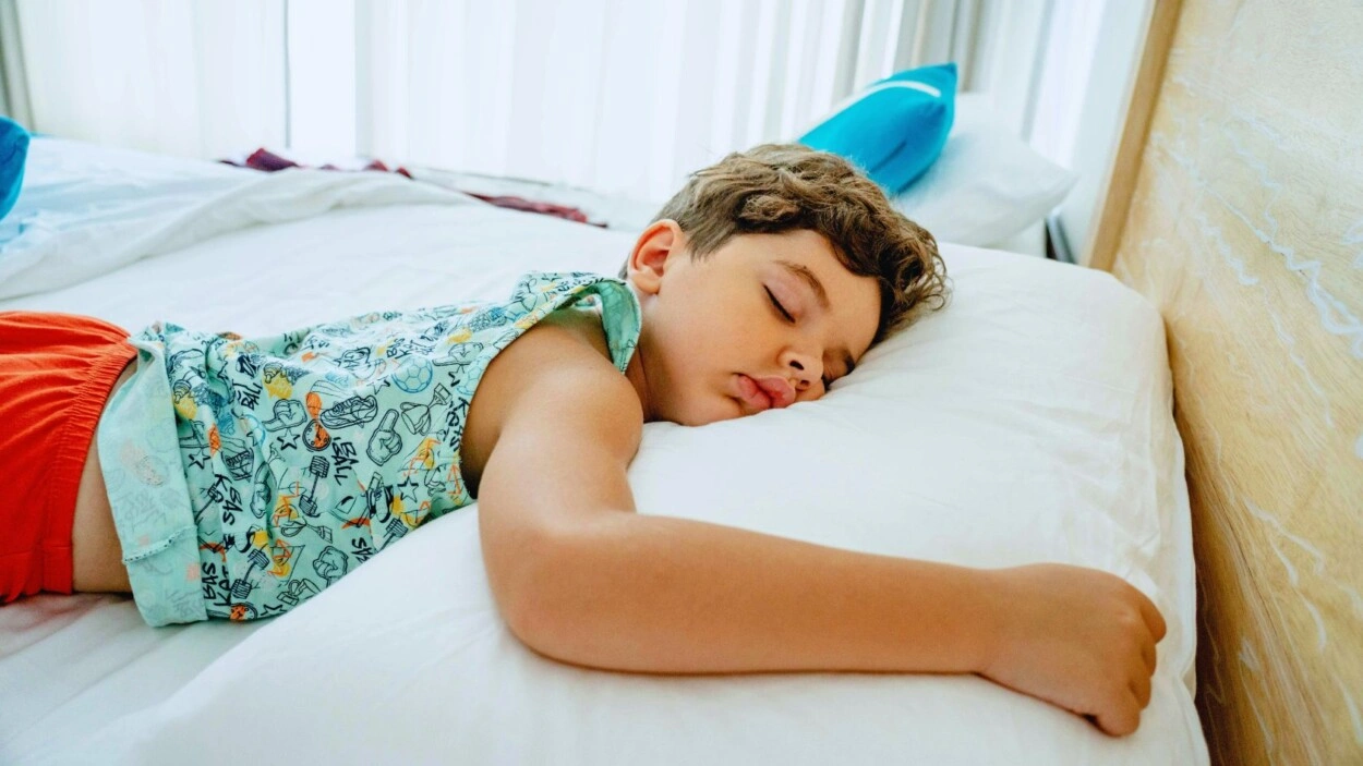 Salah satu yang perlu diperhatikan ketika orangtua mengajarkan anak puasa yakni waktu tidur si kecil. (Foto: Ilustrasi/TRENDS.co.id)